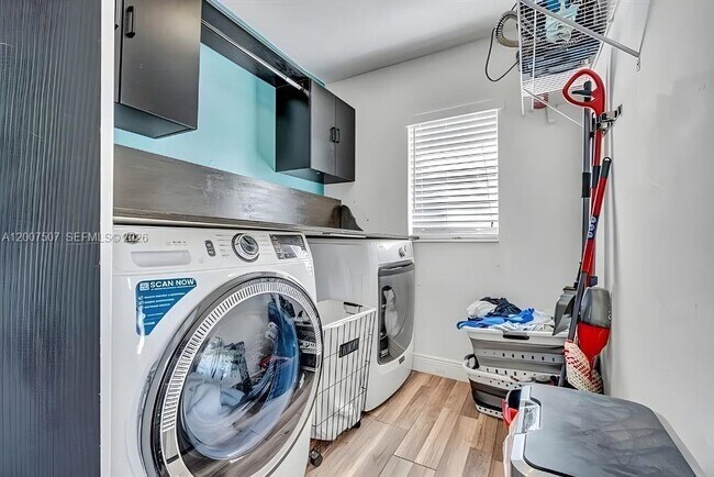 Building Photo - 6941 Boston Dr