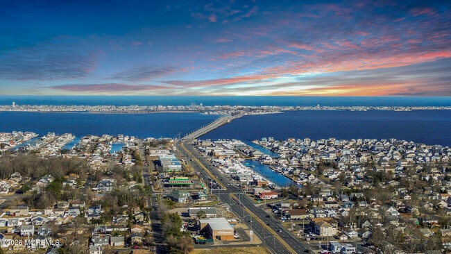 Building Photo - 2334 Adams Ave