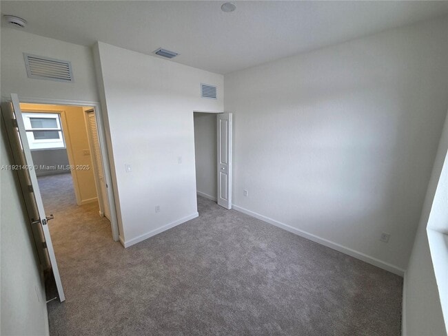 Building Photo - 1126 NW 2nd Ter