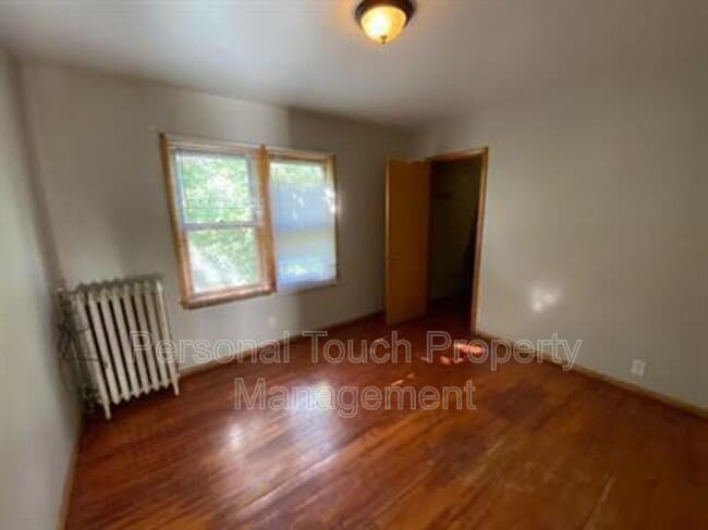 Building Photo - 1026 N University Dr