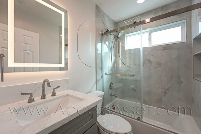 Building Photo - Spacious 4 Bed/2 Bath Home With EV Charger In Torrance!