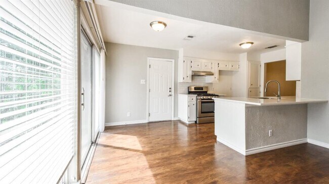 Building Photo - 910 Rocky Spring Rd