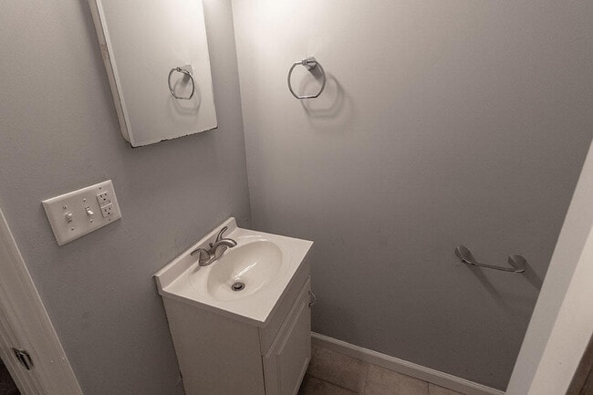 Building Photo - 706 Demaret Dr