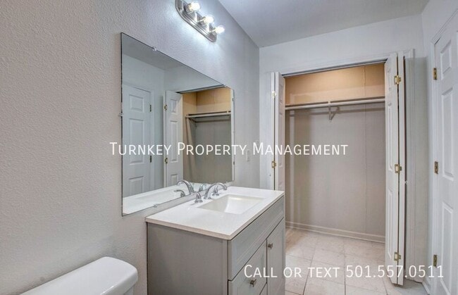 Building Photo - 20 S Wakefield Dr