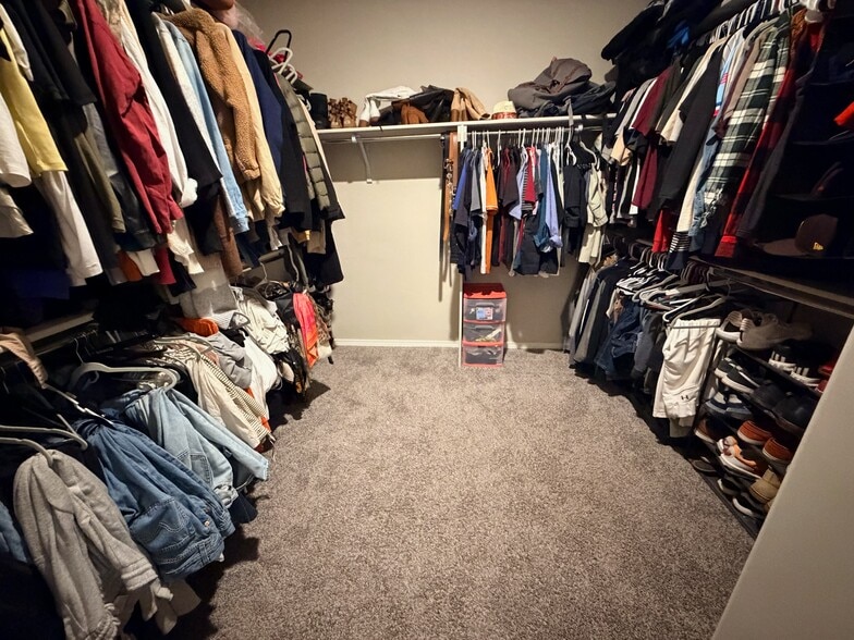 Building Photo - 1418 Santa Thomas St