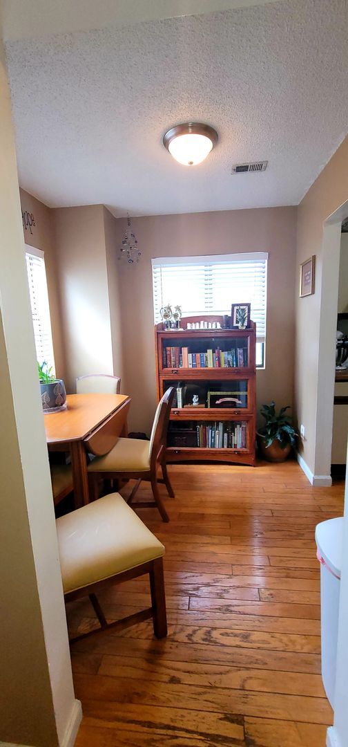 Building Photo - Spacious 2-Bedroom, 2.5-Bath Townhouse – C...