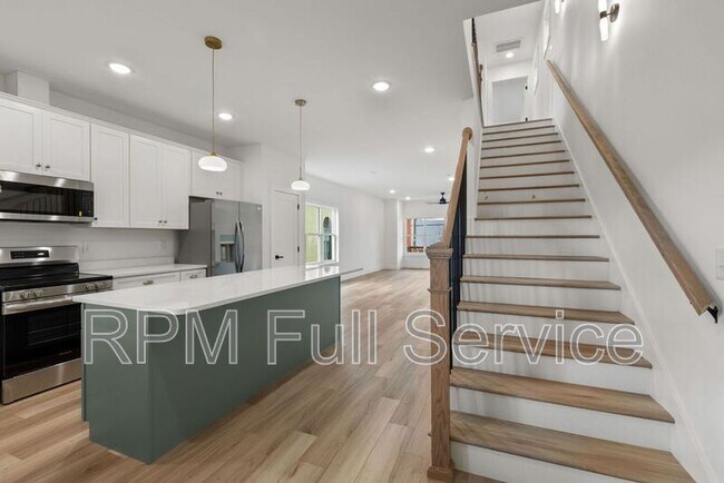 Building Photo - 1715B Heiman Street