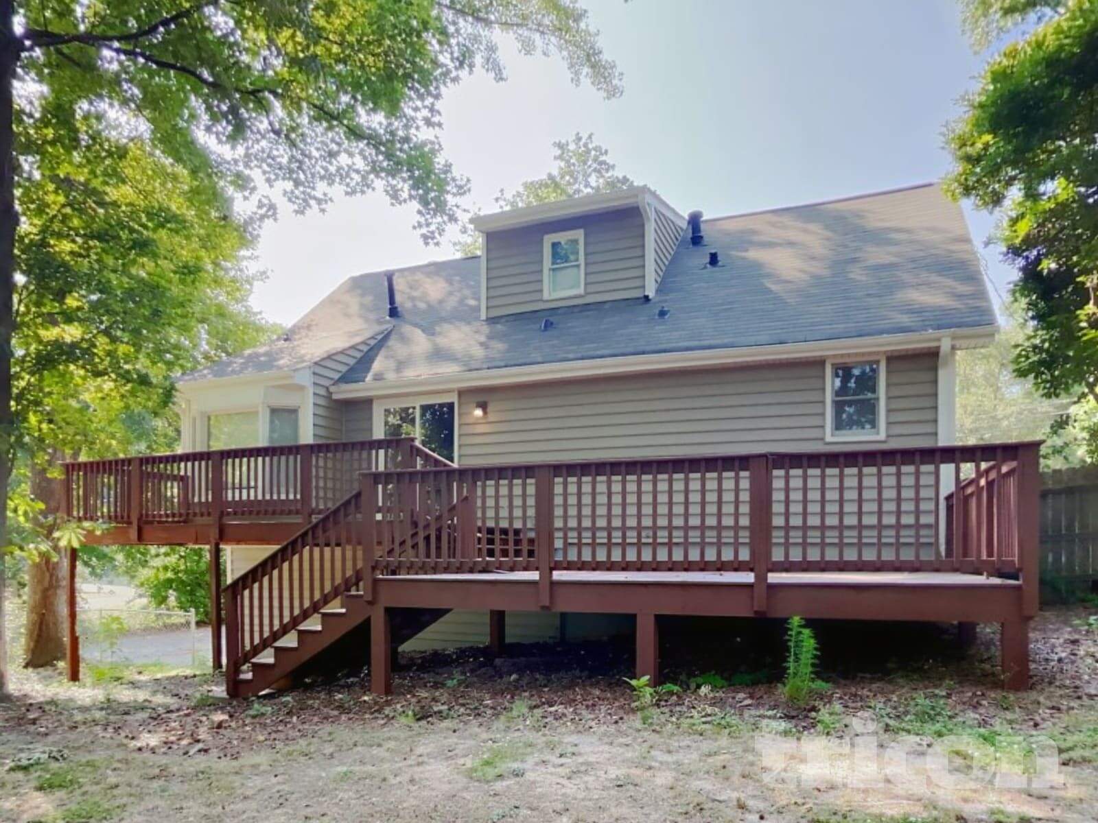 Building Photo - 529 Slew Ave