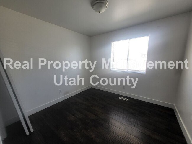 Building Photo - 1054 Ellen Cir