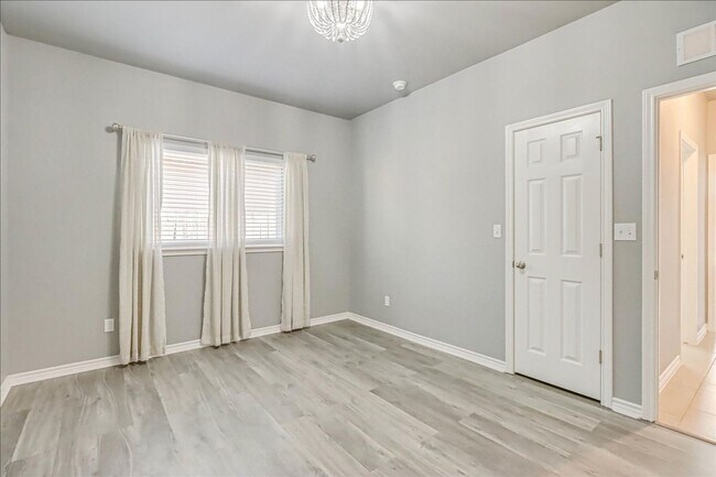 Building Photo - 2217 Ibis St