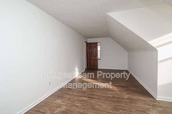 Building Photo - 325 Wallace Dr