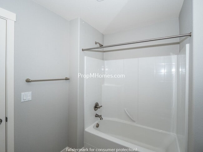 Building Photo - Fantastic Three Bedroom Home In Wilsonville On Corner Lot!