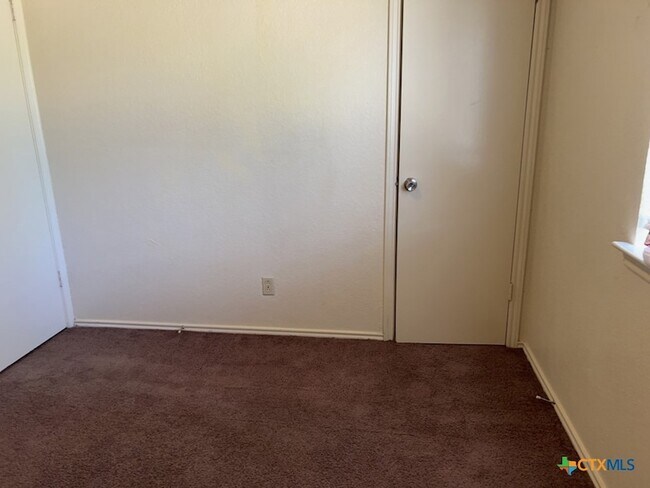 Building Photo - 2407 Kirk Cir