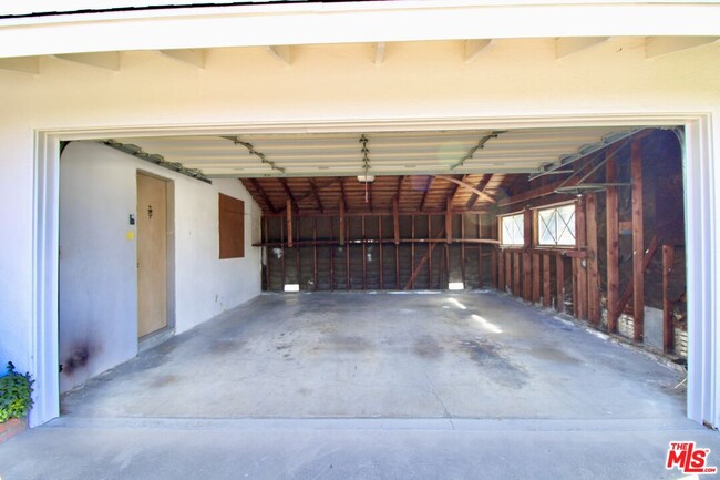 Building Photo - 23431 Clarendon St