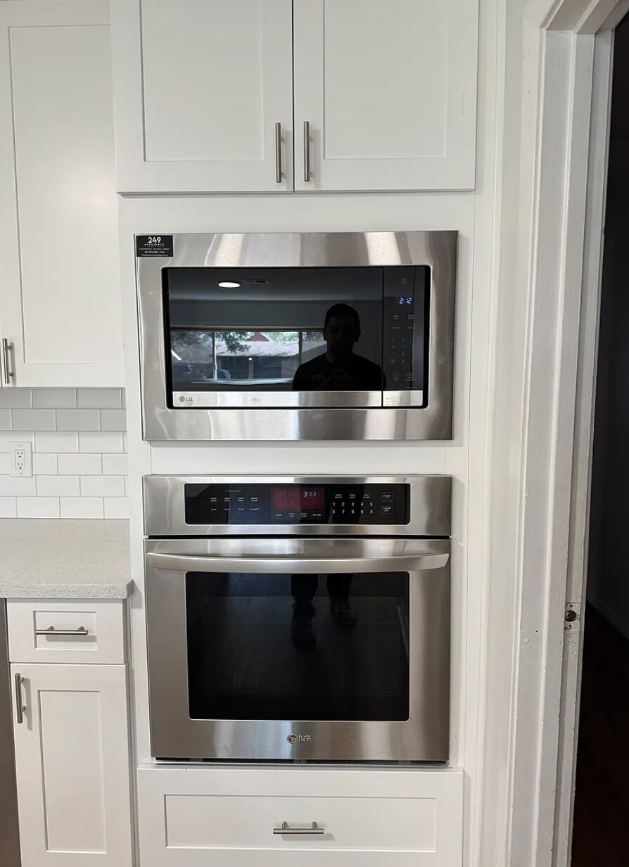 LG oven and microwave - 3806 Tilson Ln