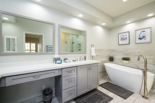 Building Photo - 7272 E Gainey Ranch Rd