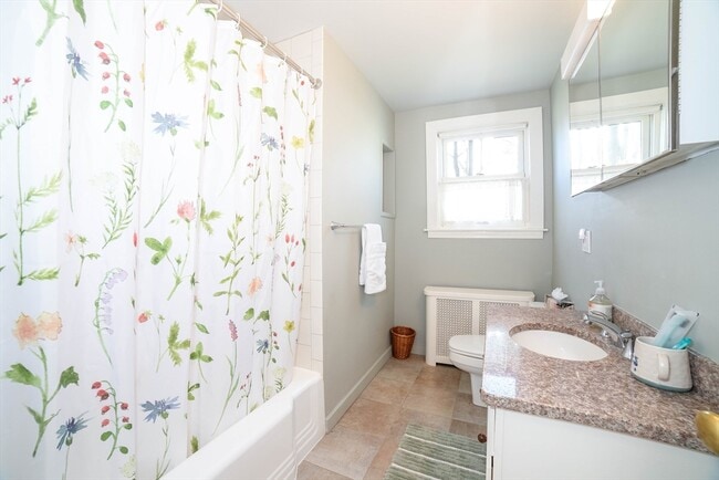 Building Photo - 47 Florence St