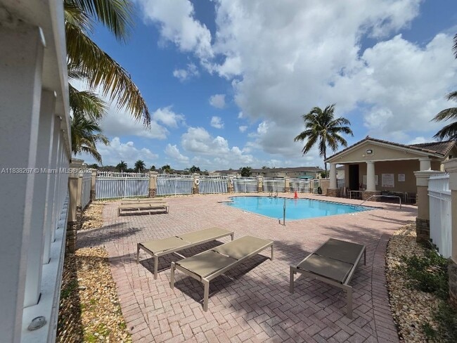 Building Photo - 928 SW 153rd Ct