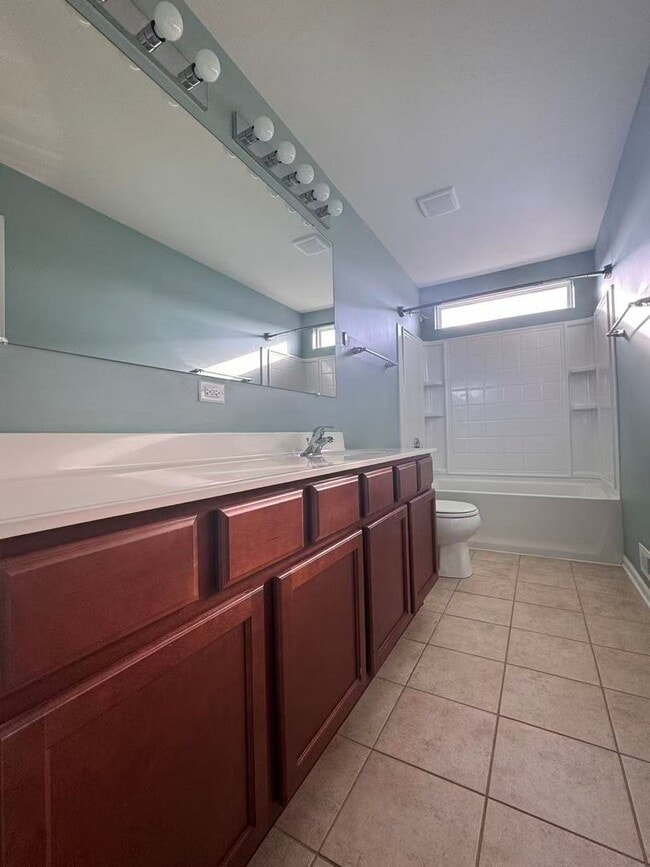 Building Photo - 5734 Oak Ridge Way