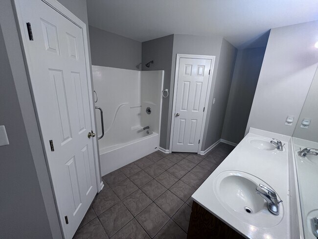 Building Photo - 54 W Plaza Blvd