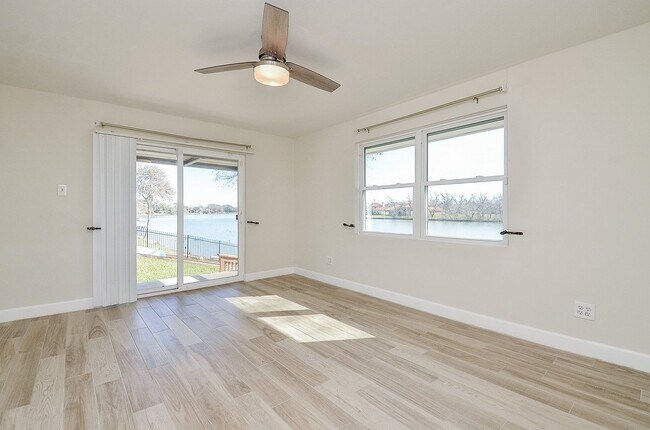 Building Photo - 414 Lakeview Dr