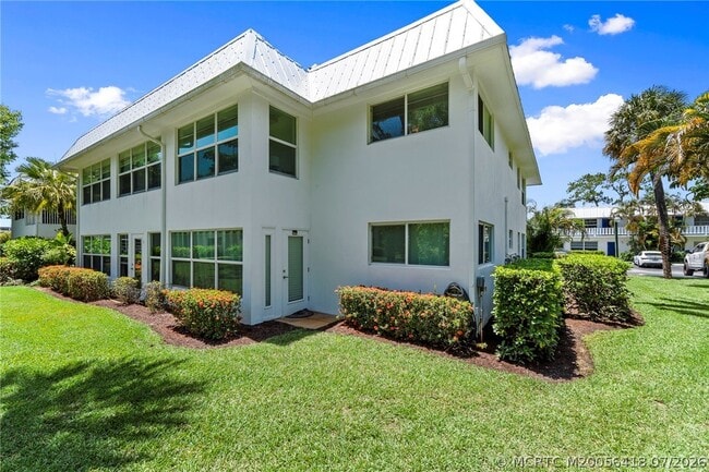 Building Photo - 2929 SE Ocean Blvd