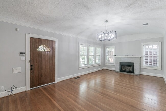 Building Photo - WONDERFUL BERKELEY LOCATION!  Immaculate One Story Craftsman!