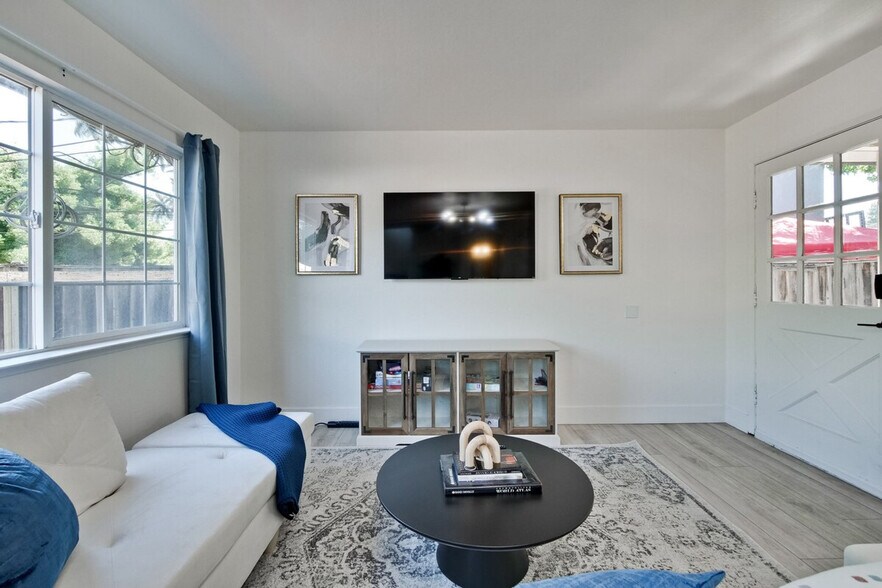 Building Photo - 1281 Flora Ave