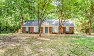 Building Photo - 4036 N Lake Forest Dr