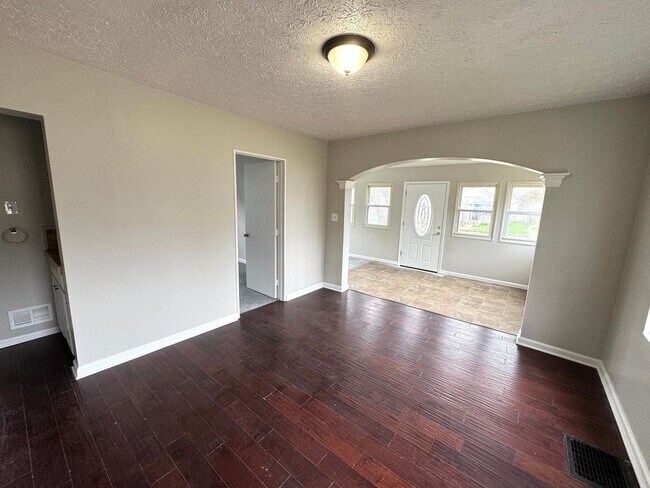 Building Photo - Near Eastside 3 Bedroom 1 Bath