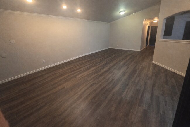 Building Photo - 4 bedroom 2 bathroom house! Housing accepted! MOVE-IN SPECIAL!