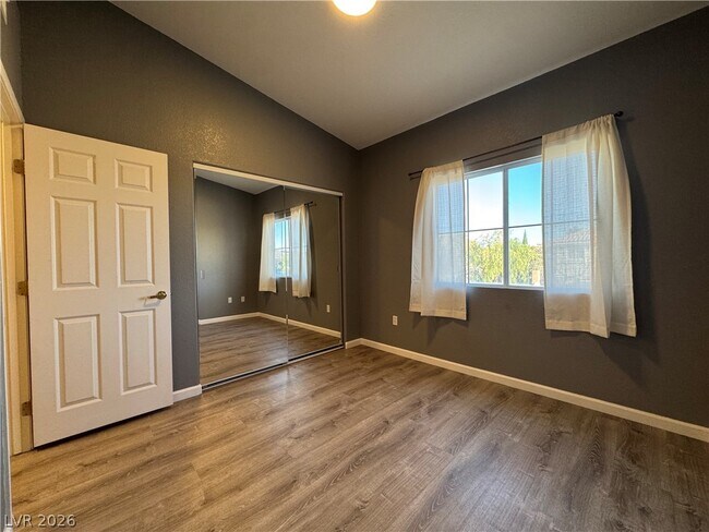 Building Photo - 401 Amber Pine St