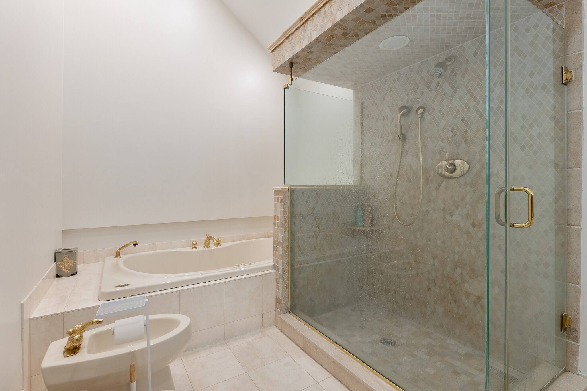 Building Photo - 7600 Bayshore Dr