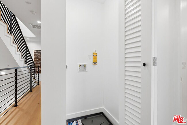 Building Photo - 4095 Sawtelle Blvd