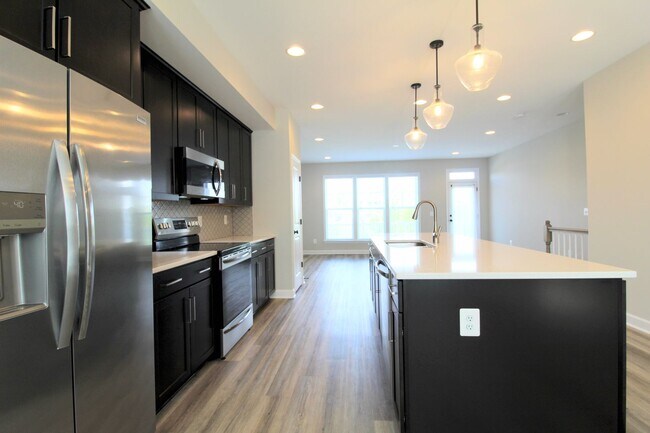 Building Photo - 3 bedroom town home with a finished basement and garage located in popular Preston Lakes