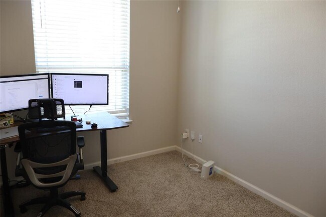 Building Photo - 11500 Maple Leaf Way