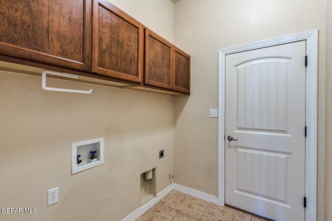 Building Photo - 5505 Ignacio Frias Dr