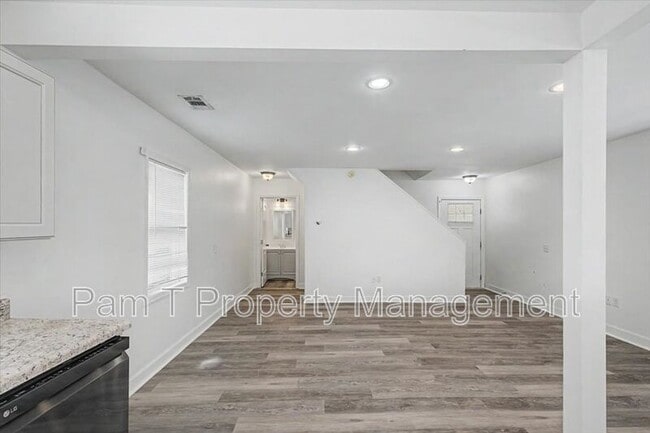 Building Photo - 1200 E 37th St