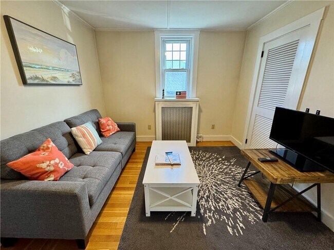 Building Photo - 8 Morton Ave