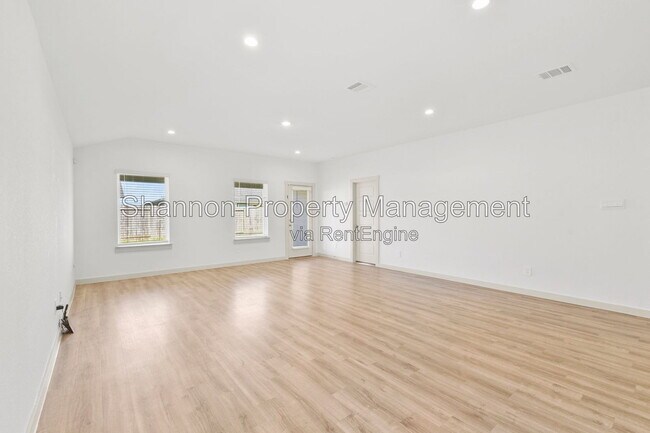 Building Photo - 7915 Murciana Dr