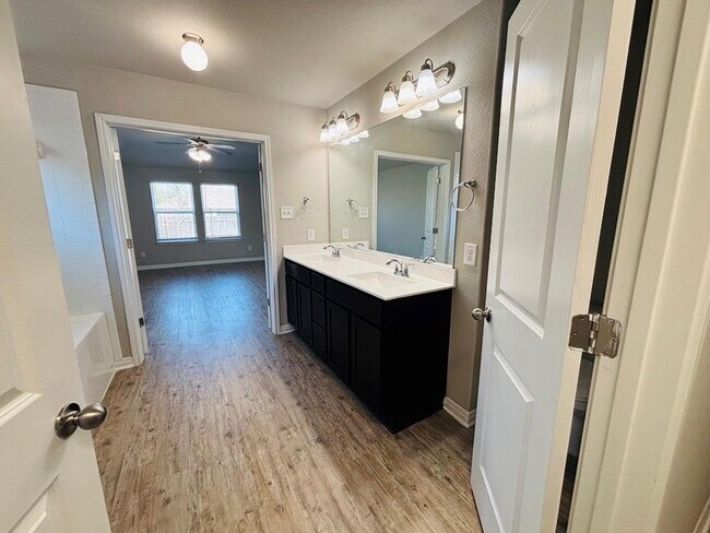 Building Photo - 1302 Golden Barley Dr