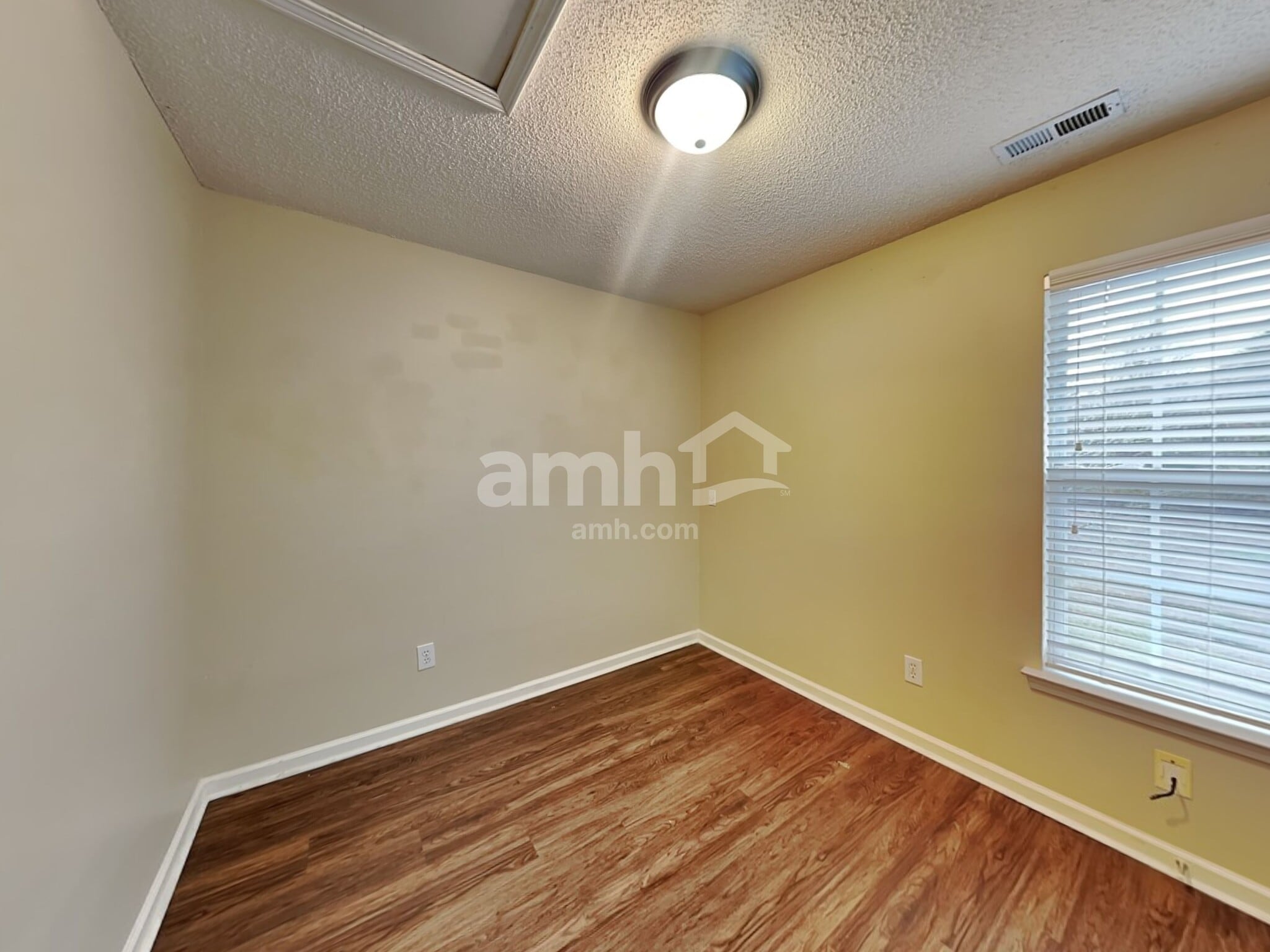 Building Photo - 15464 Stone Hollow Dr