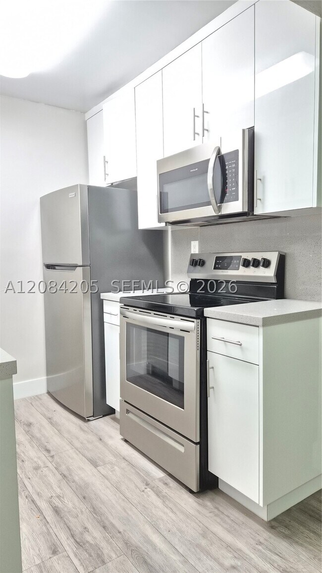 Building Photo - 7100 Fairway Dr