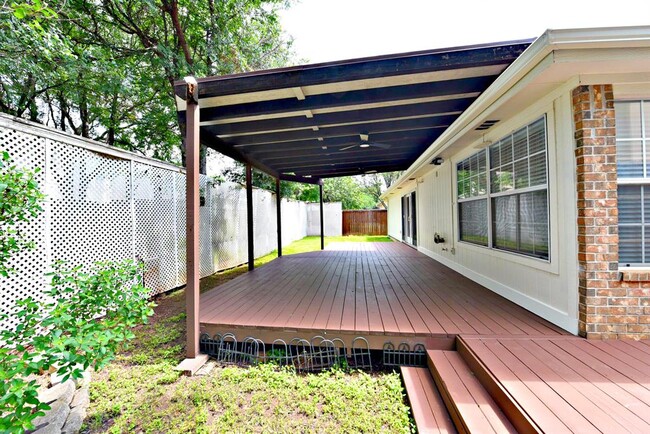 Building Photo - 3924 Newland Dr