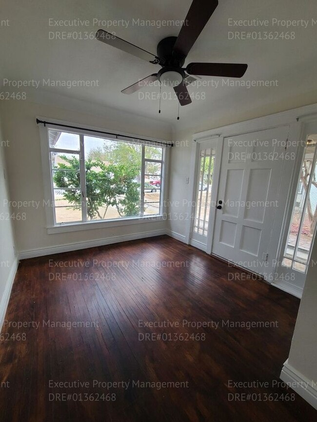 Building Photo - 3 bedroom/ 2 bathroom house located in East Bakersfield near a hospital and an elementary school.