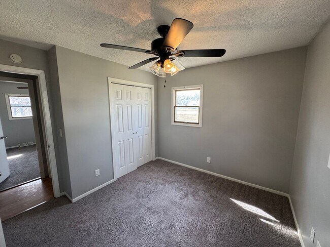 Building Photo - 3 bedroom 2 bath home in Bettendorf