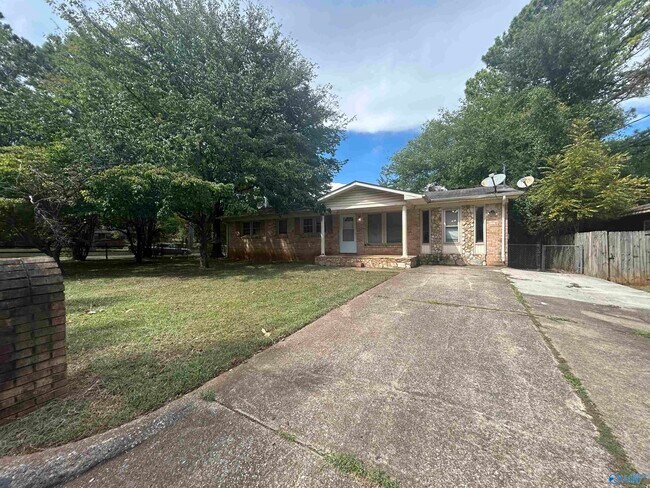Building Photo - 4742 Bluehaven Dr NW