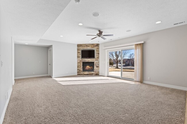Building Photo - Stunning 4 bedroom Ranch in Elkhorn