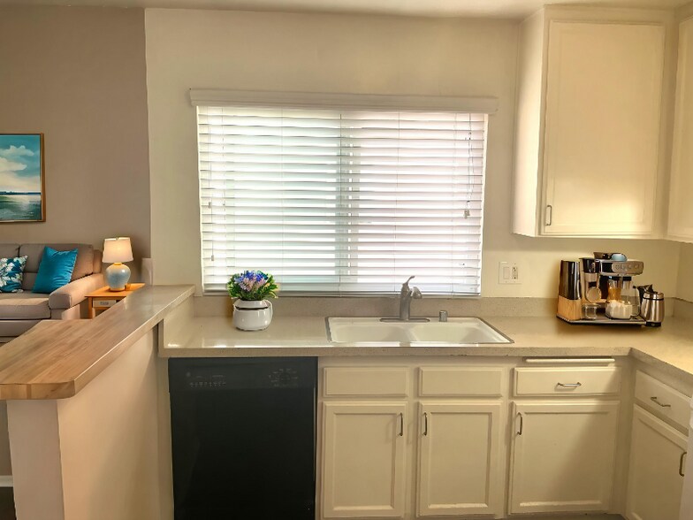 Primary Photo - 860 N Kathleen Ln