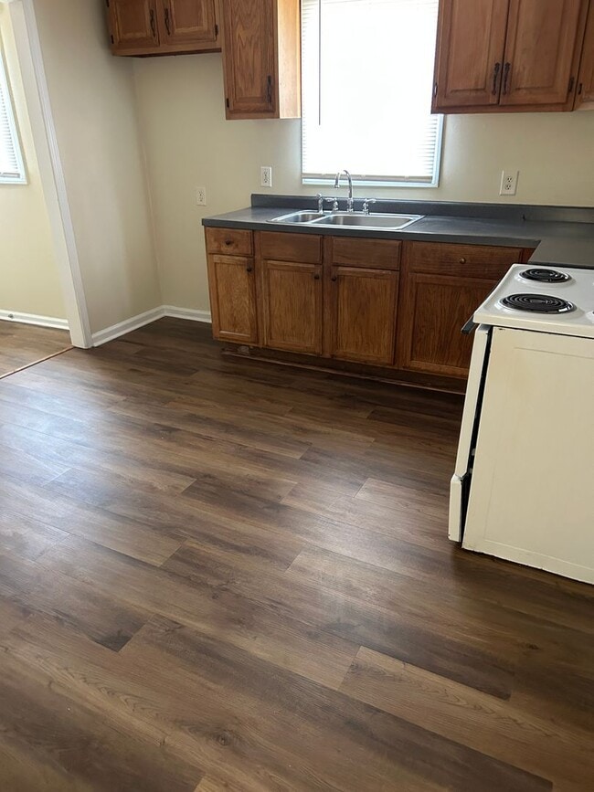 Building Photo - 734 Ferndale Ave